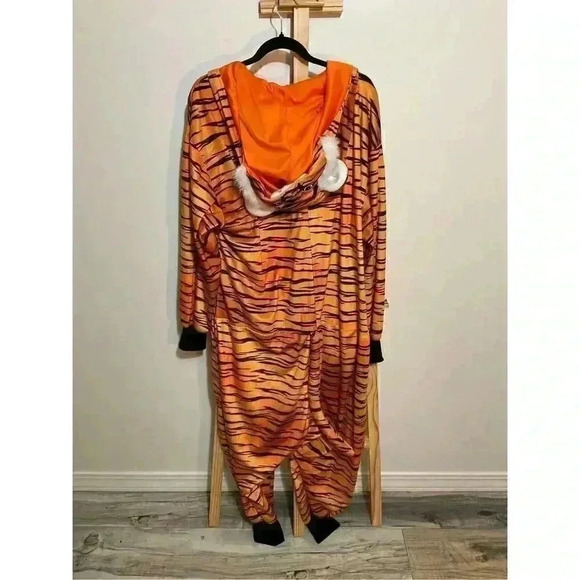 Tigger costume zip up one size adult - Picture 6 of 8